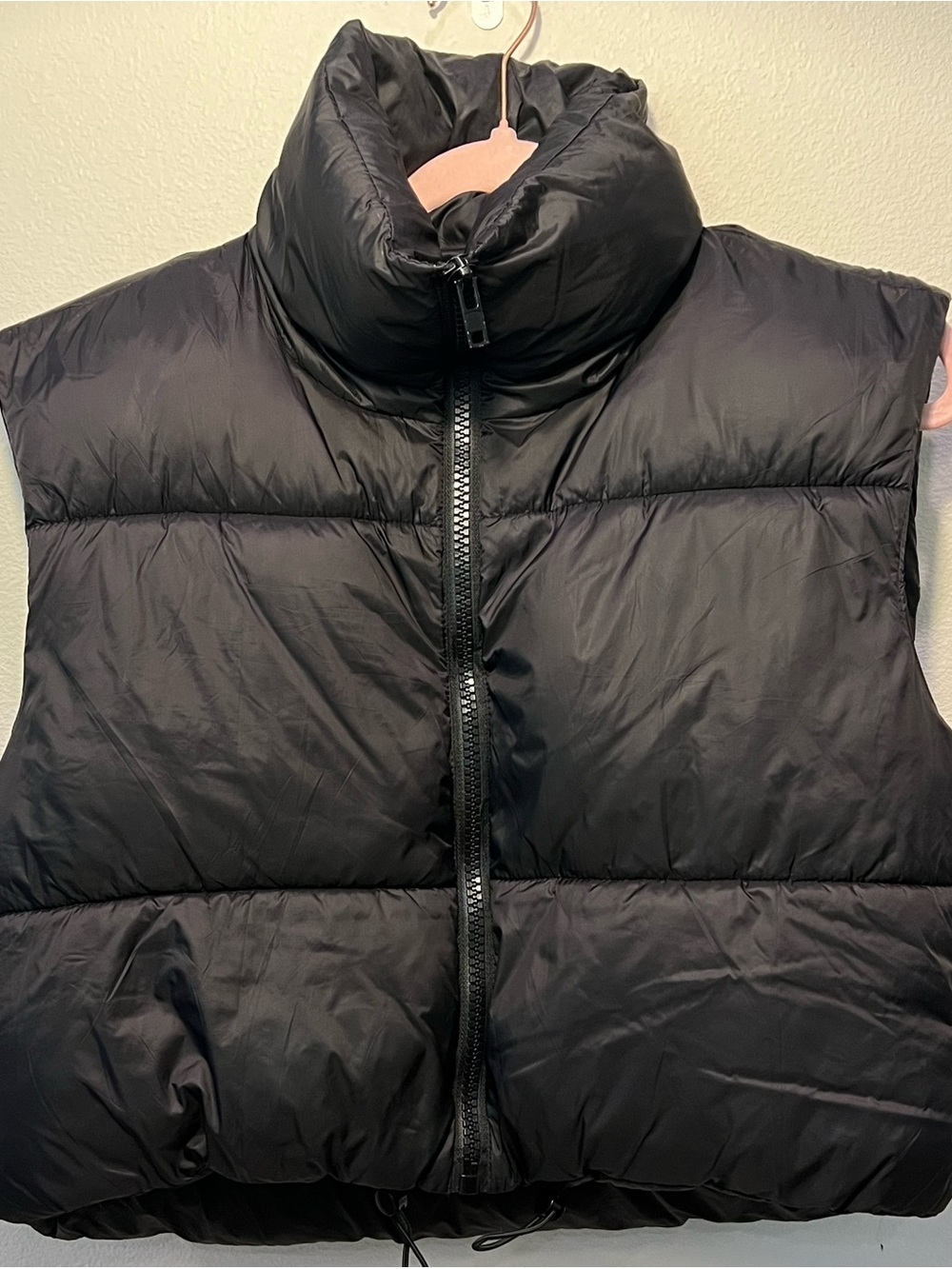 Women’s Classic Black Cropped Puffer Vest Jacket - Lightweight Size medium